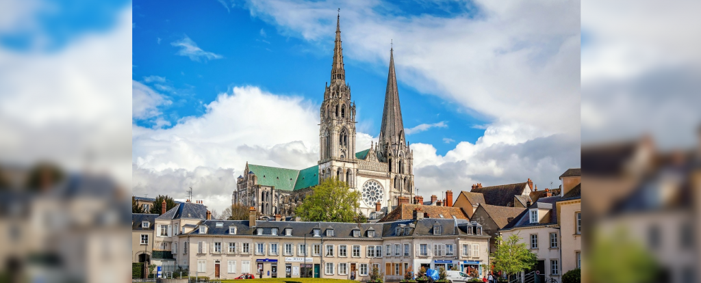 Cudowna relikwia welonu Matki Bożej w Chartres