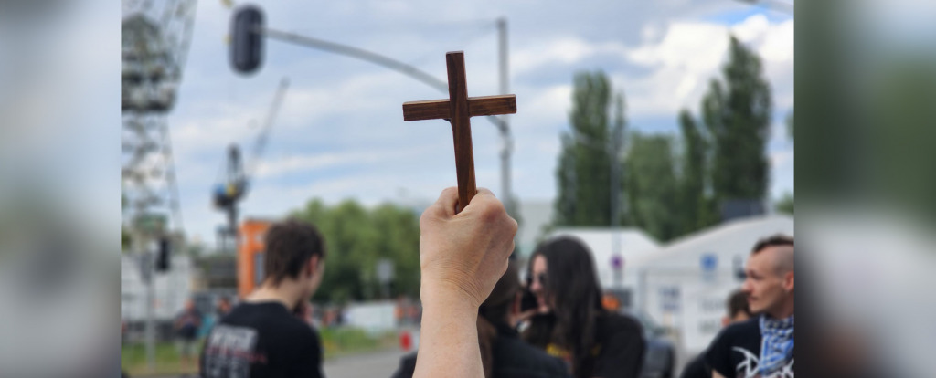 &bdquo;B&oacute;g zawsze, szatan nigdy&rdquo;. Modlitewny protest przeciwko Mystic Festival w Gdańsku