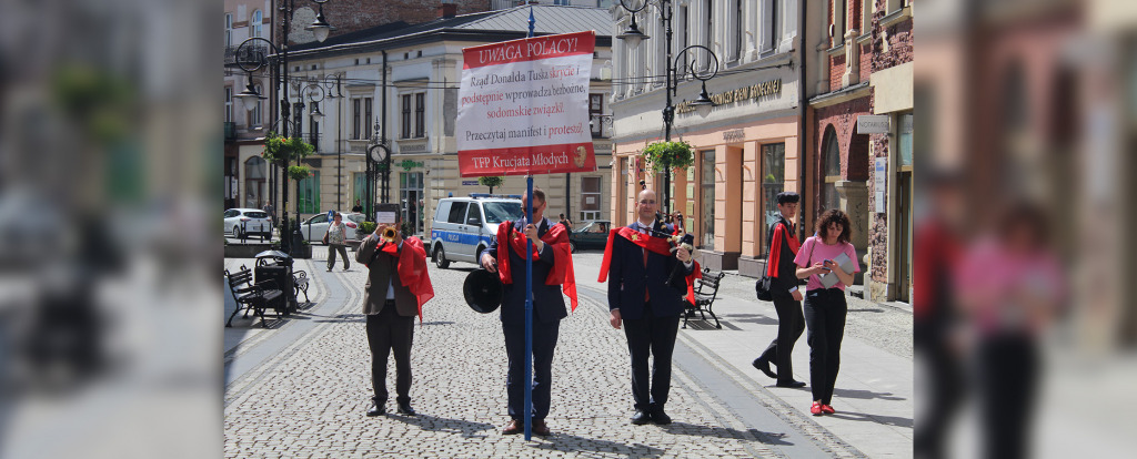 Pięć dni na polskich ulicach. Karawana w obronie małżeństwa przejechała blisko tysiąc kilometr&oacute;w