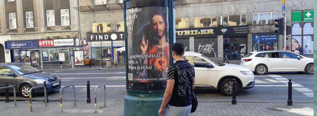 Billboardy w centrum Warszawy głoszą chwałę Najświętszego Serca