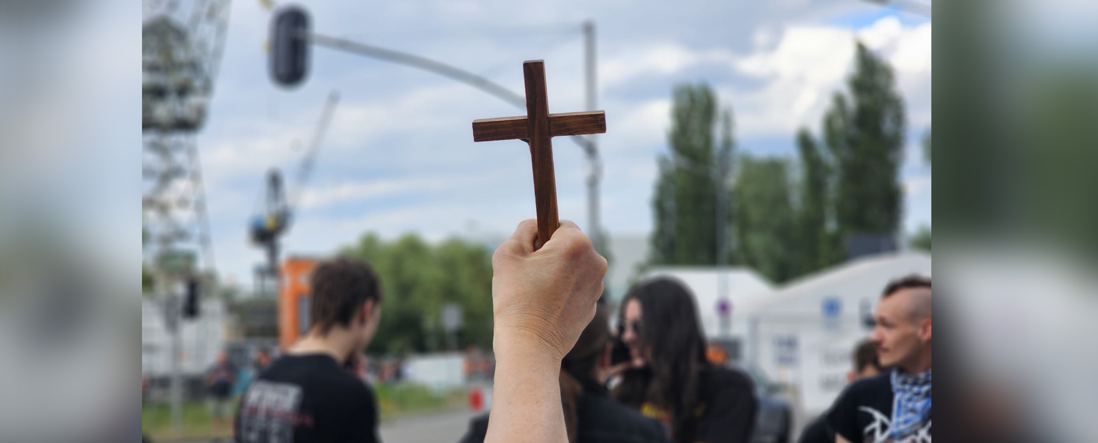 &bdquo;B&oacute;g zawsze, szatan nigdy&rdquo;. Modlitewny protest przeciwko Mystic Festival w Gdańsku