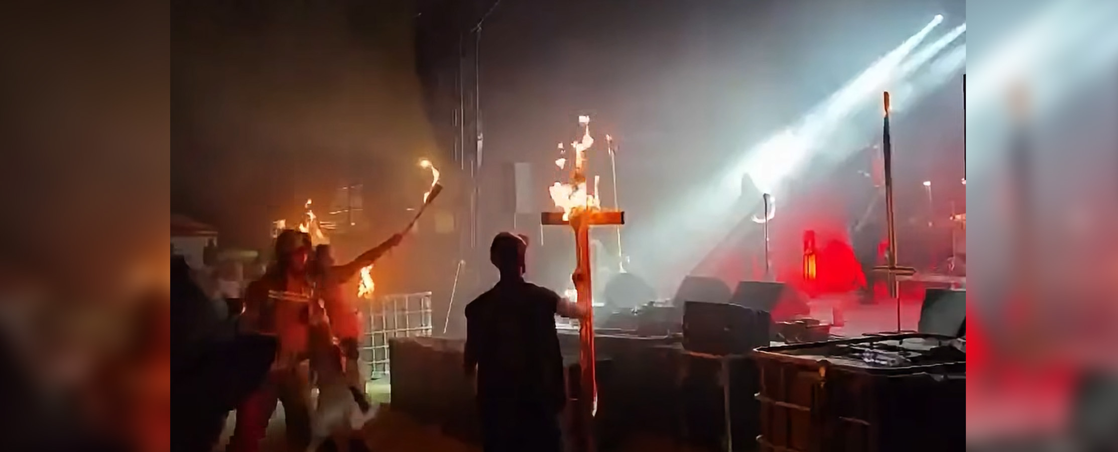 Jawne bluźnierstwo i satanizm w Polsce. Płonące krzyże na festiwalu Bangarang7 &ndash; hipokryzja Baalzagoth