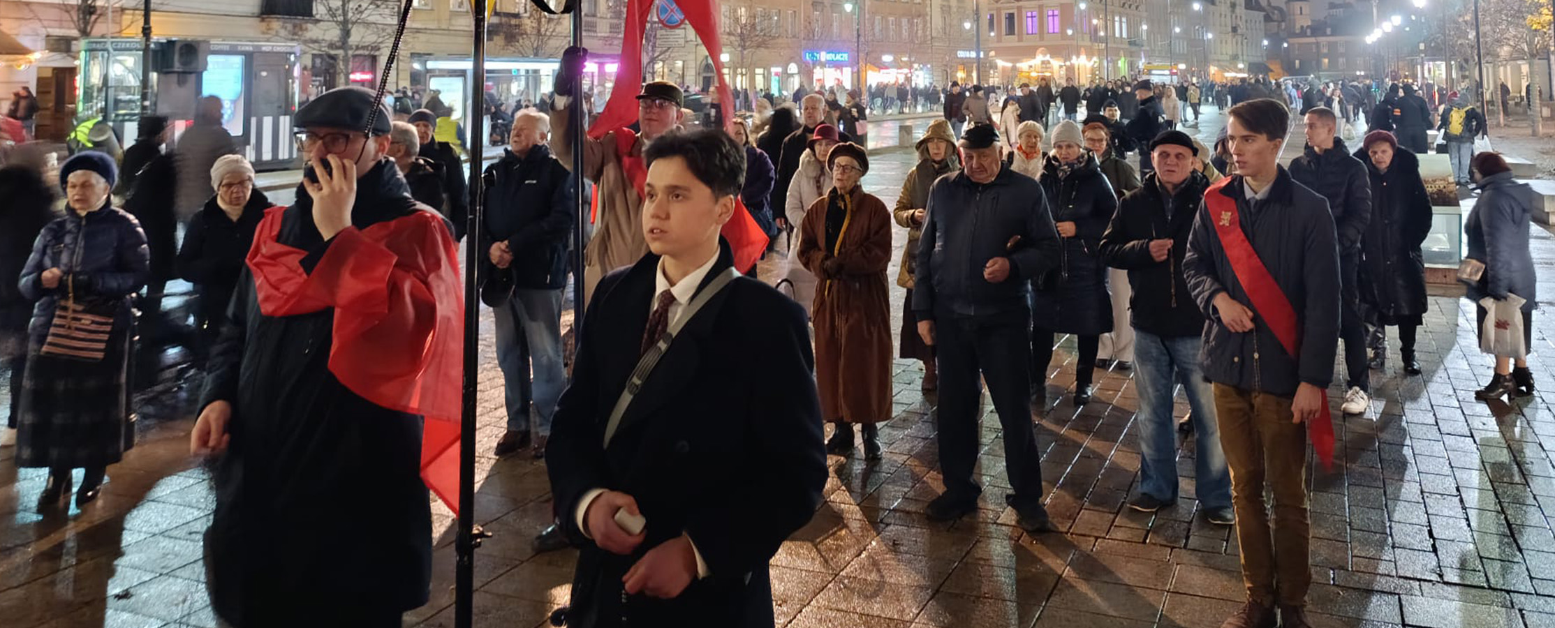 Publiczny R&oacute;żaniec w Warszawie: Modlitwa wynagradzająca i wołanie o moralne odrodzenie Narodu