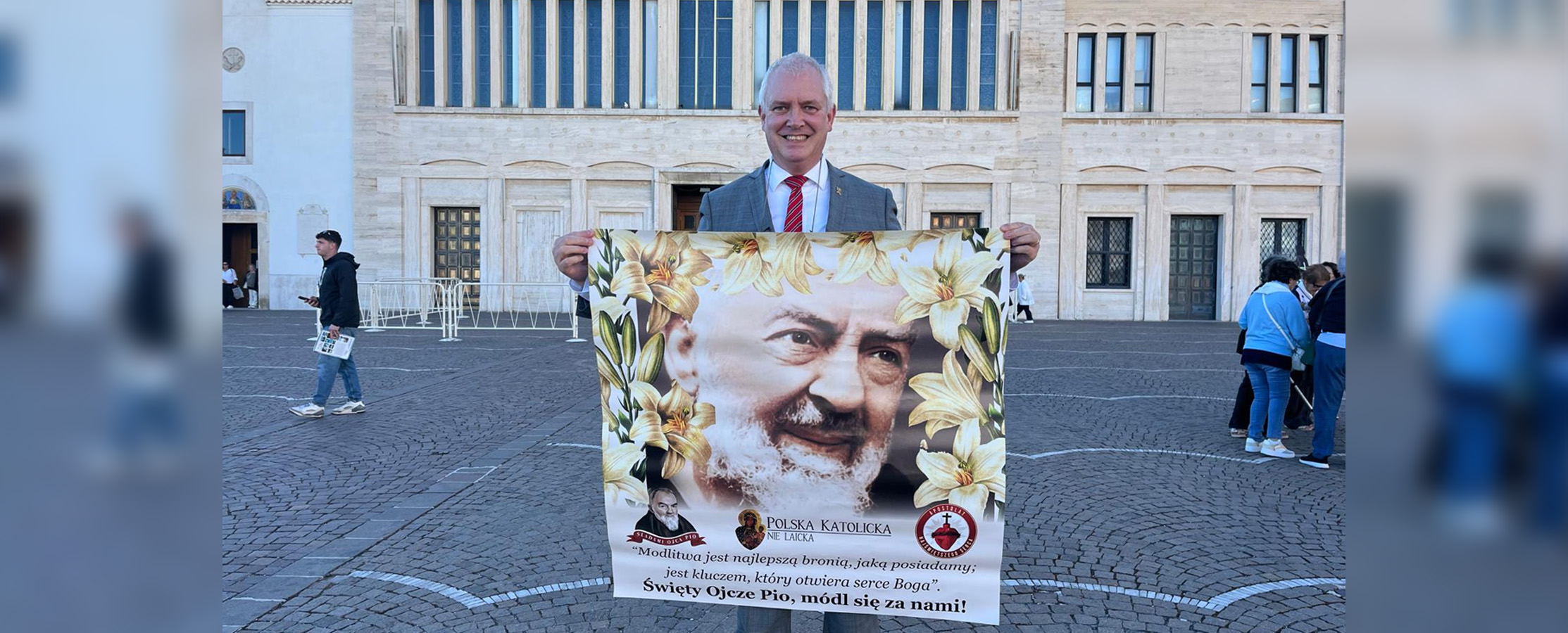 Tysiące intencji u st&oacute;p św. Ojca Pio. Pielgrzymka do San Giovanni Rotondo